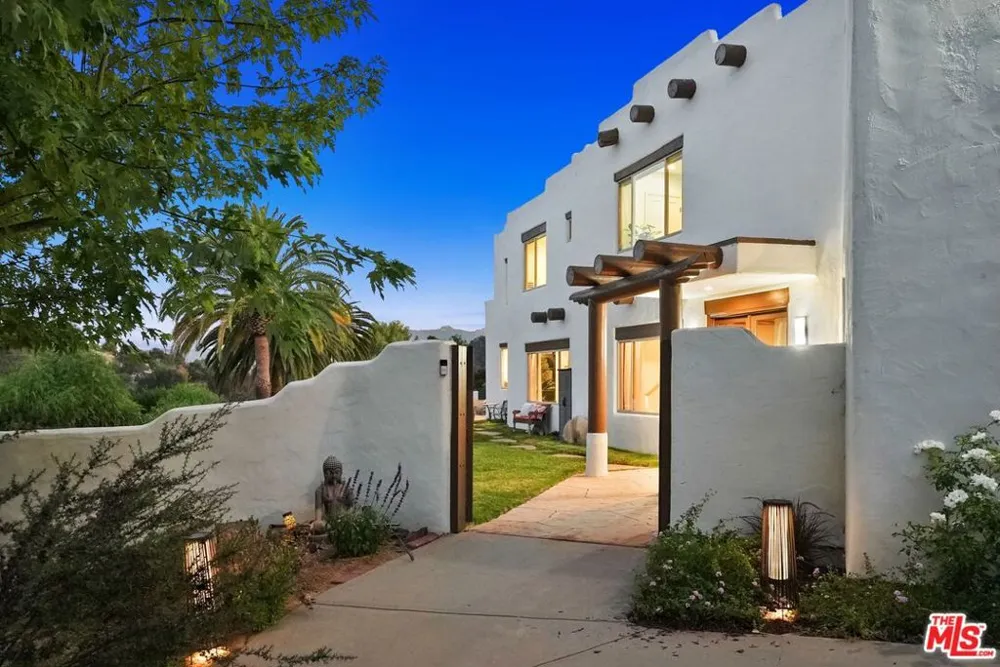 20851 Cheney Drive Topanga, CA 90290