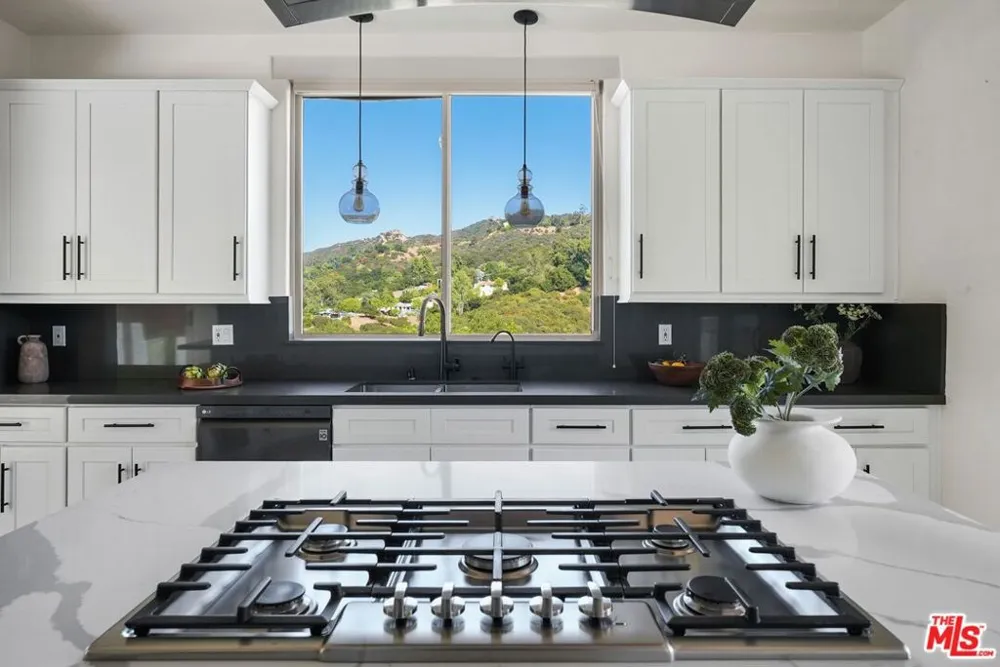 20851 Cheney Drive Topanga, CA 90290