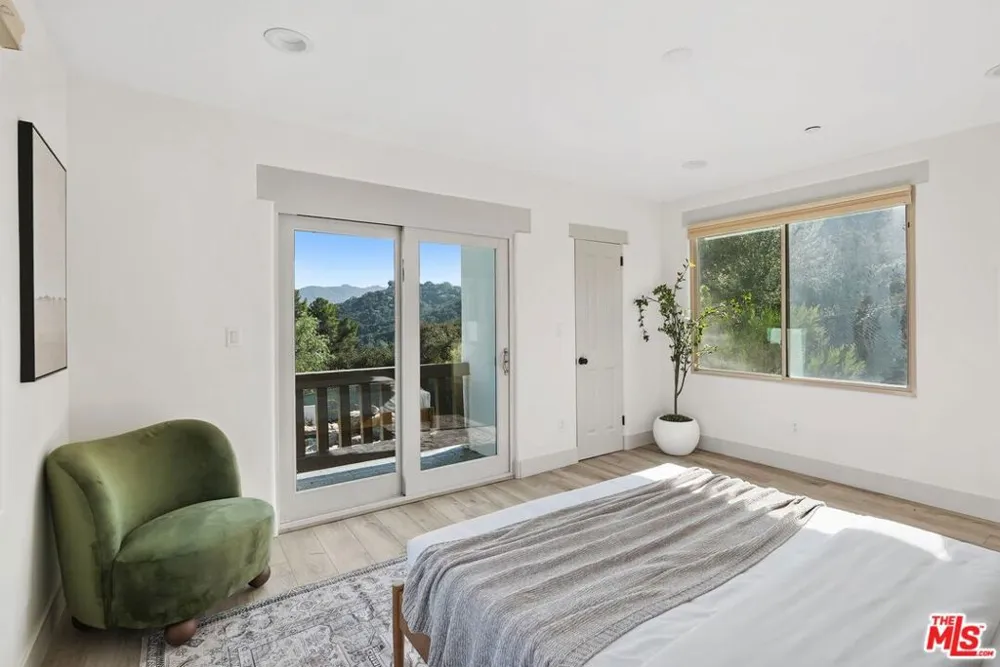 20851 Cheney Drive Topanga, CA 90290
