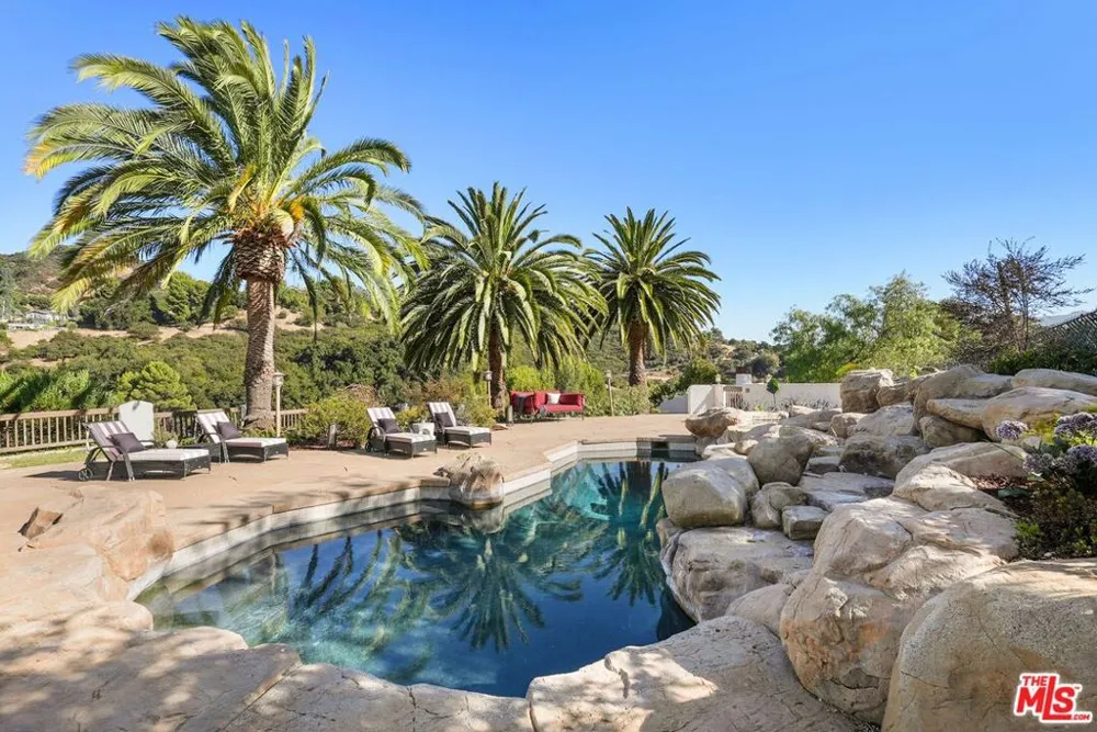 20851 Cheney Drive Topanga, CA 90290