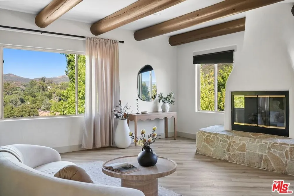 20851 Cheney Drive Topanga, CA 90290