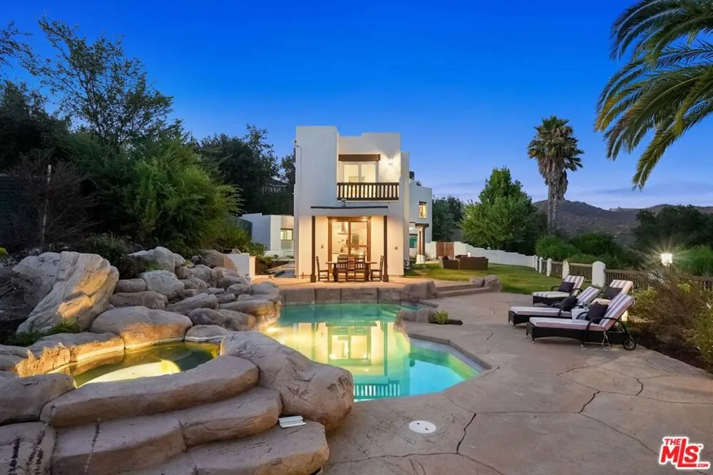 20851 Cheney Drive Topanga, CA 90290