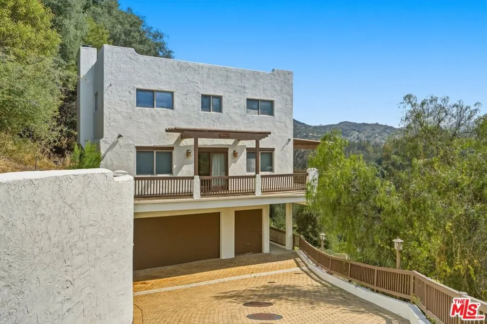 20851 Cheney Drive Topanga, CA 90290