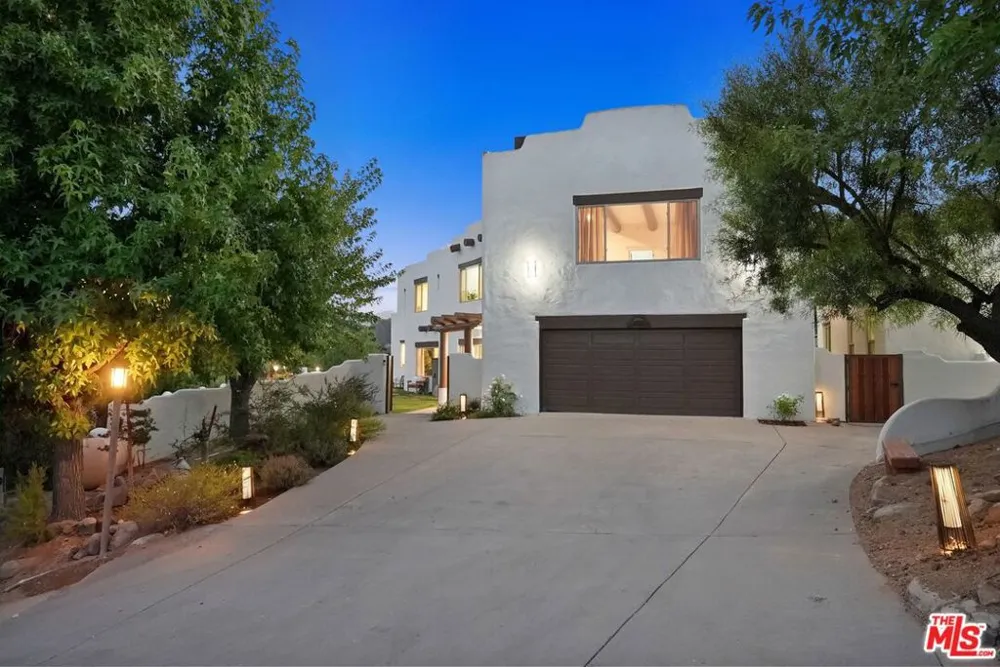 20851 Cheney Drive Topanga, CA 90290