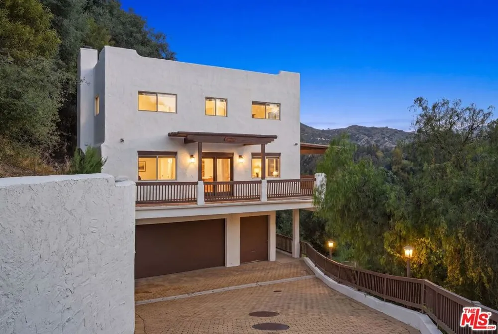 20851 Cheney Drive Topanga, CA 90290