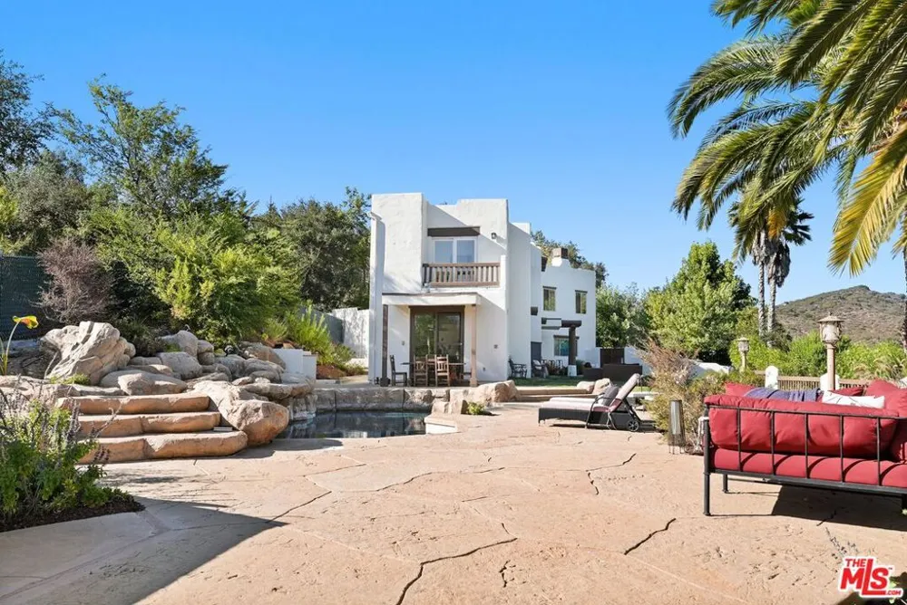 20851 Cheney Drive Topanga, CA 90290