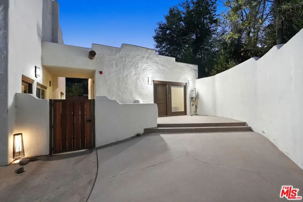 20851 Cheney Drive Topanga, CA 90290