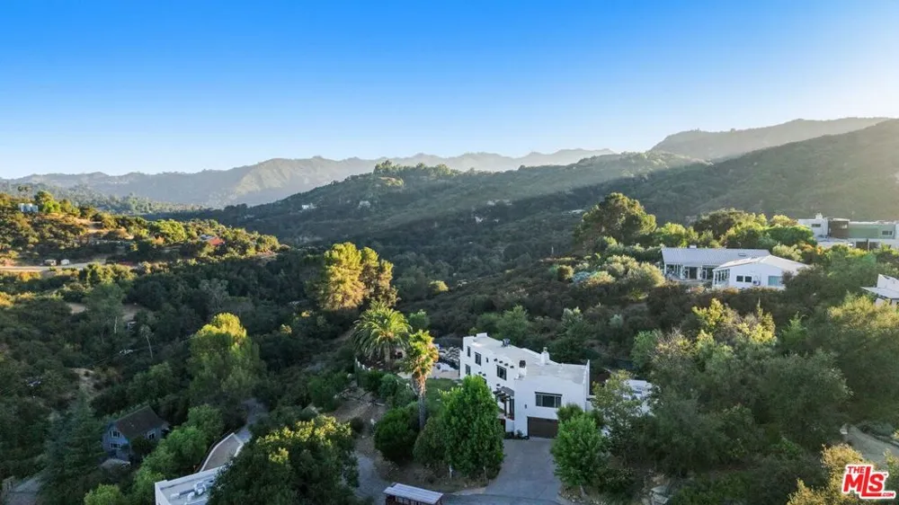 20851 Cheney Drive Topanga, CA 90290