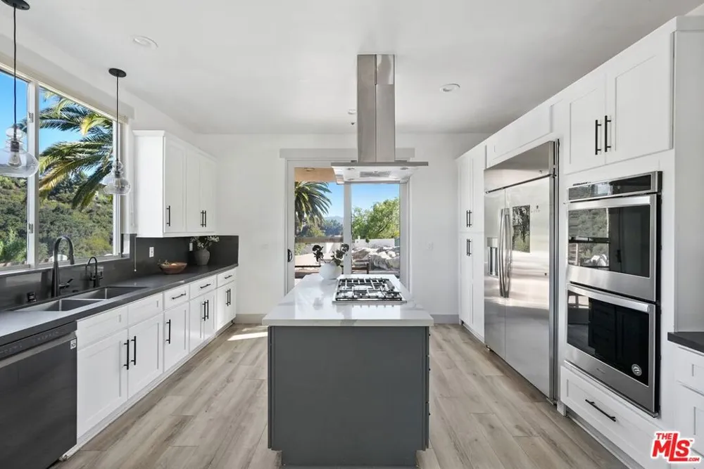 20851 Cheney Drive Topanga, CA 90290
