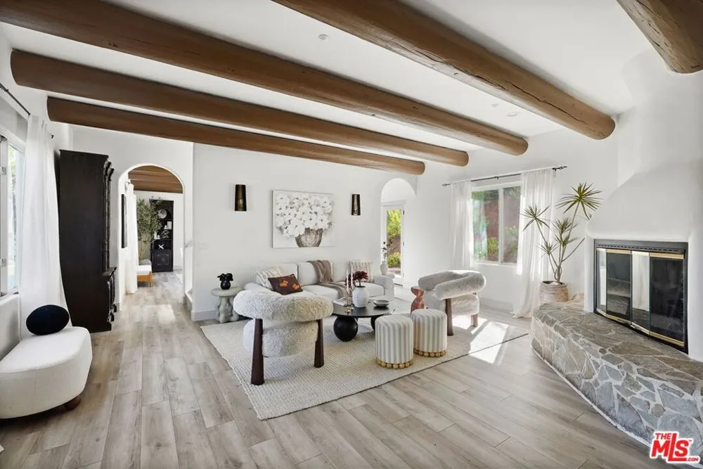 20851 Cheney Drive Topanga, CA 90290