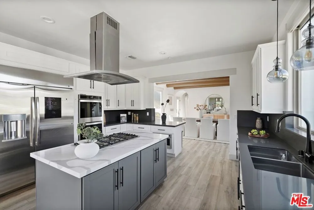 20851 Cheney Drive Topanga, CA 90290
