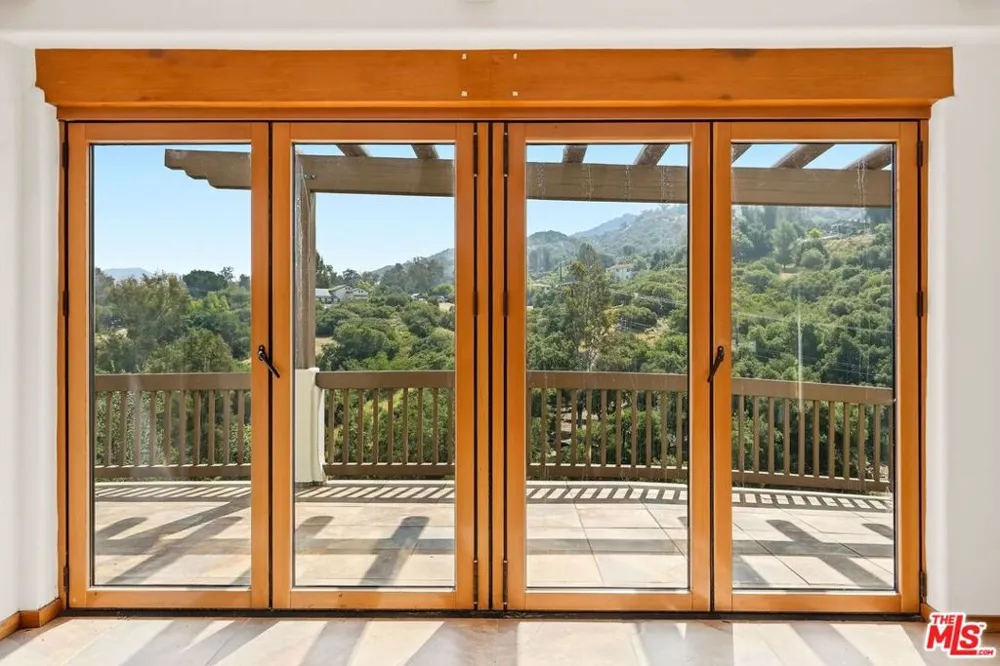 20851 Cheney Drive Topanga, CA 90290