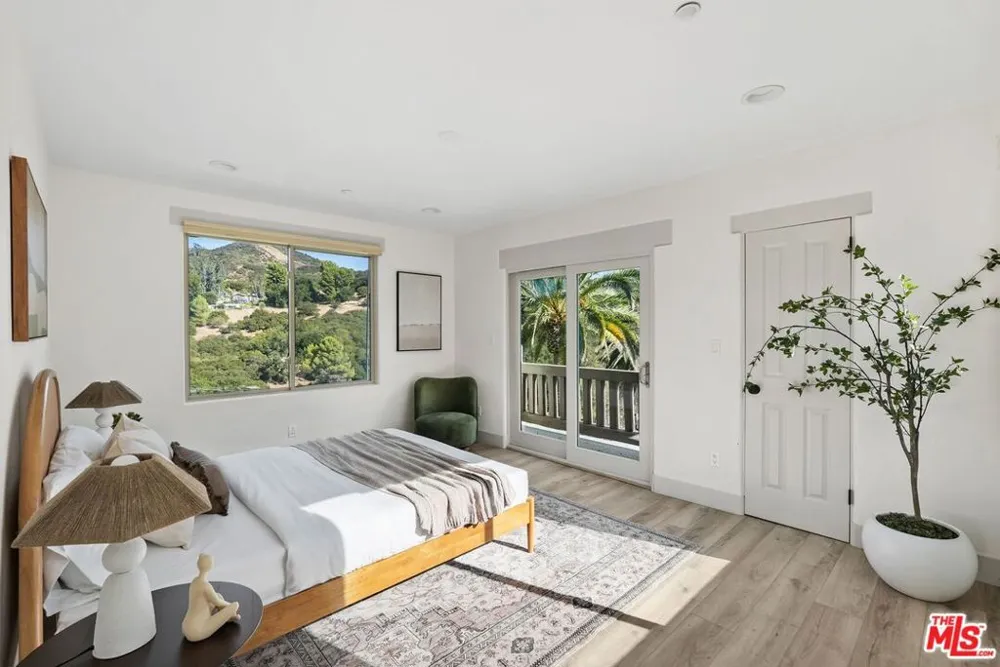 20851 Cheney Drive Topanga, CA 90290