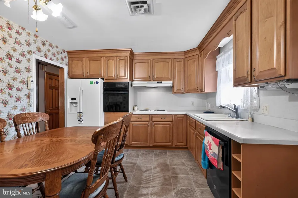 1782 SEQUOIA DRIVE Vineland, NJ 08361
