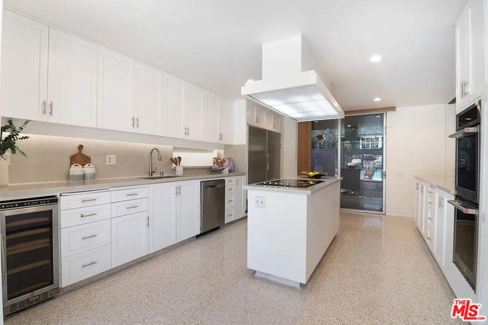 115 S June Street Los Angeles, CA 90004