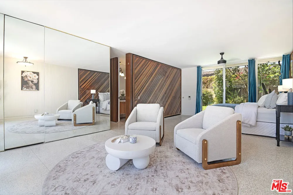 115 S June Street Los Angeles, CA 90004