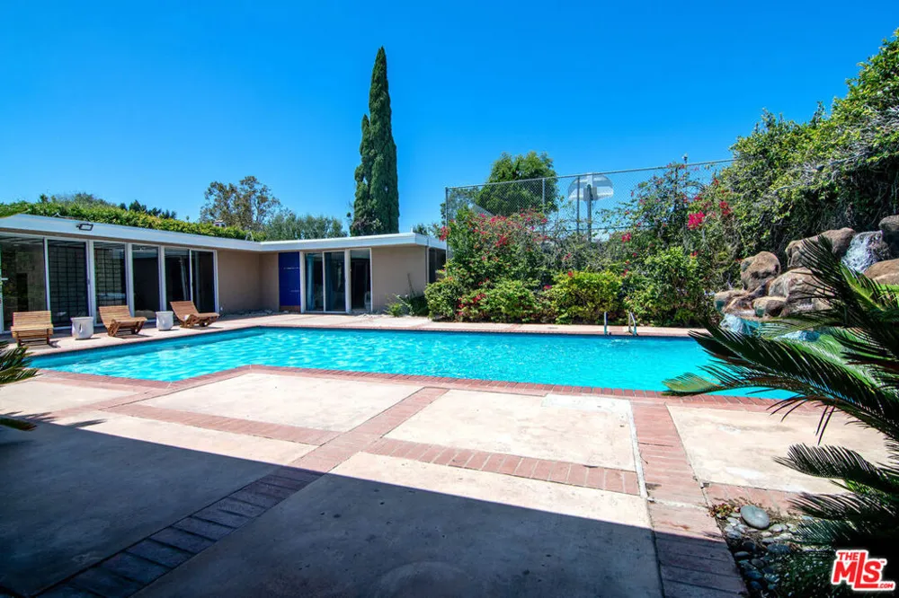 115 S June Street Los Angeles, CA 90004