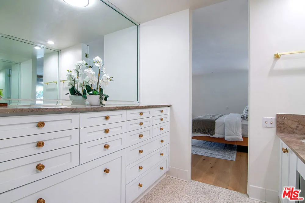 115 S June Street Los Angeles, CA 90004