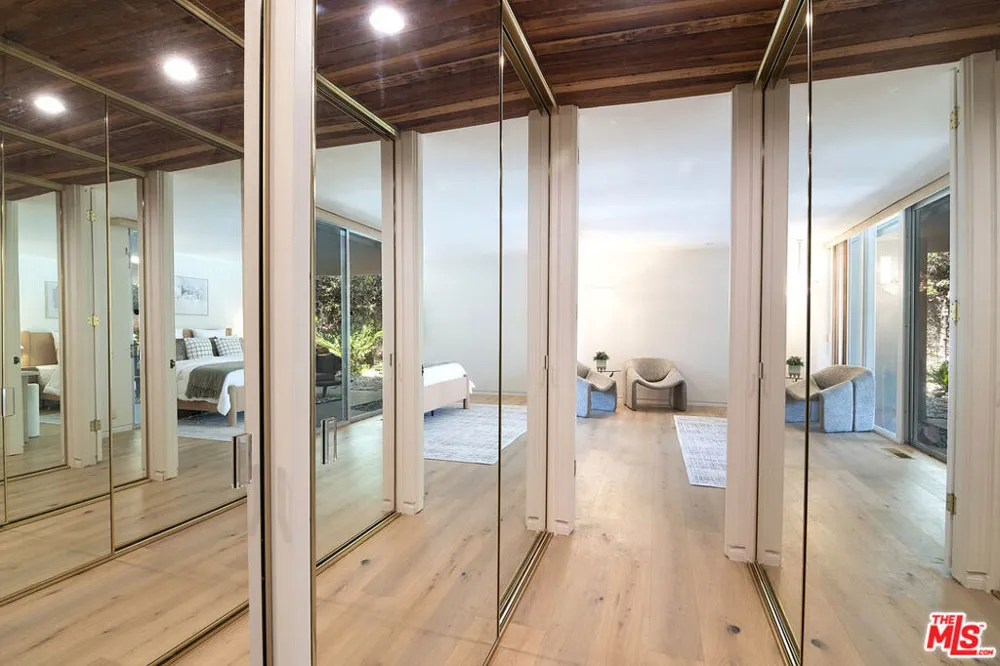 115 S June Street Los Angeles, CA 90004
