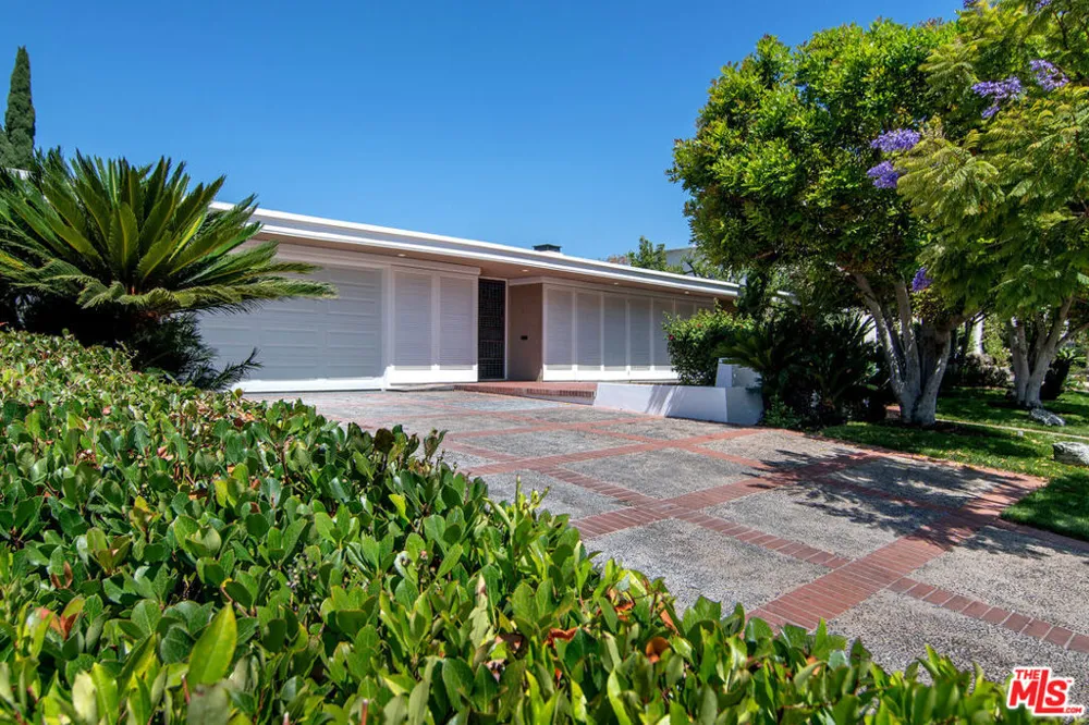 115 S June Street Los Angeles, CA 90004