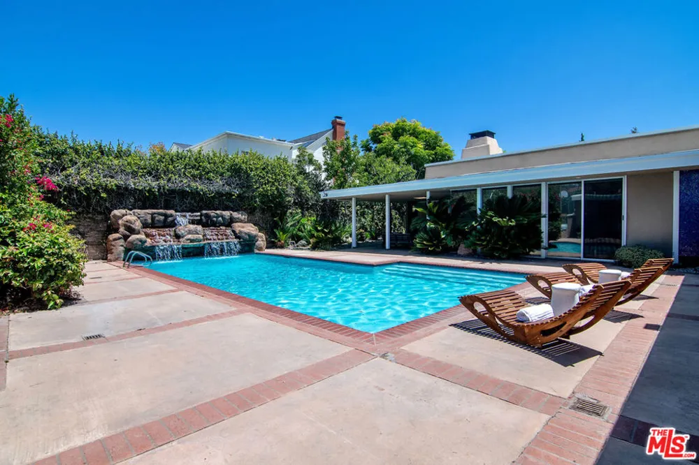 115 S June Street Los Angeles, CA 90004