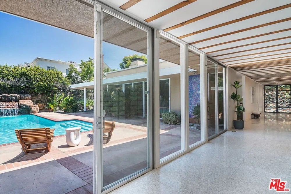 115 S June Street Los Angeles, CA 90004