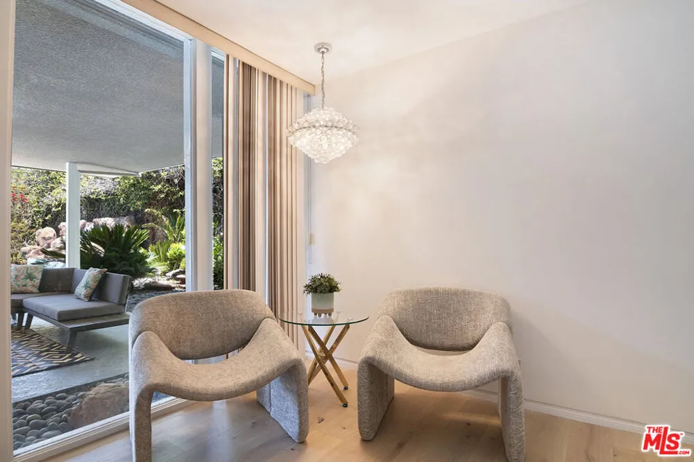 115 S June Street Los Angeles, CA 90004
