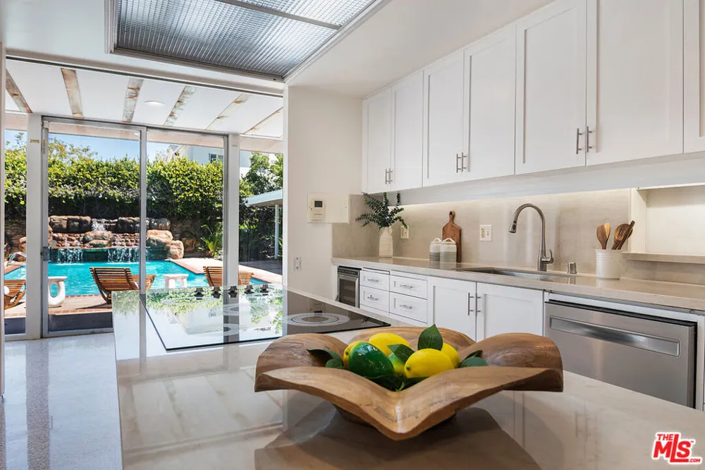 115 S June Street Los Angeles, CA 90004