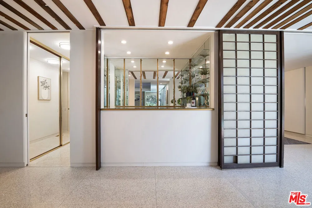 115 S June Street Los Angeles, CA 90004