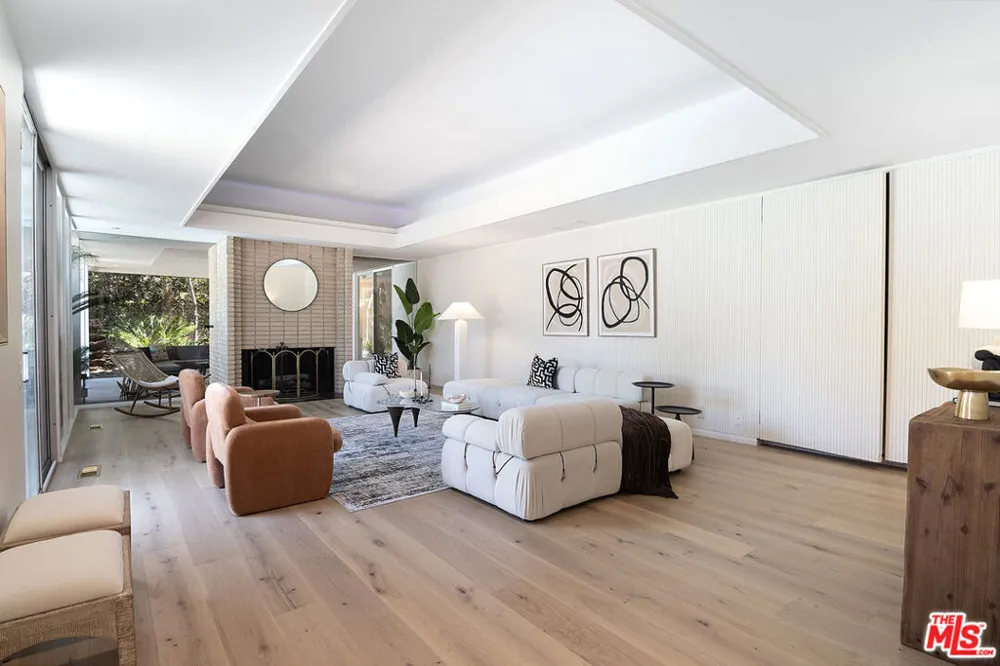 115 S June Street Los Angeles, CA 90004