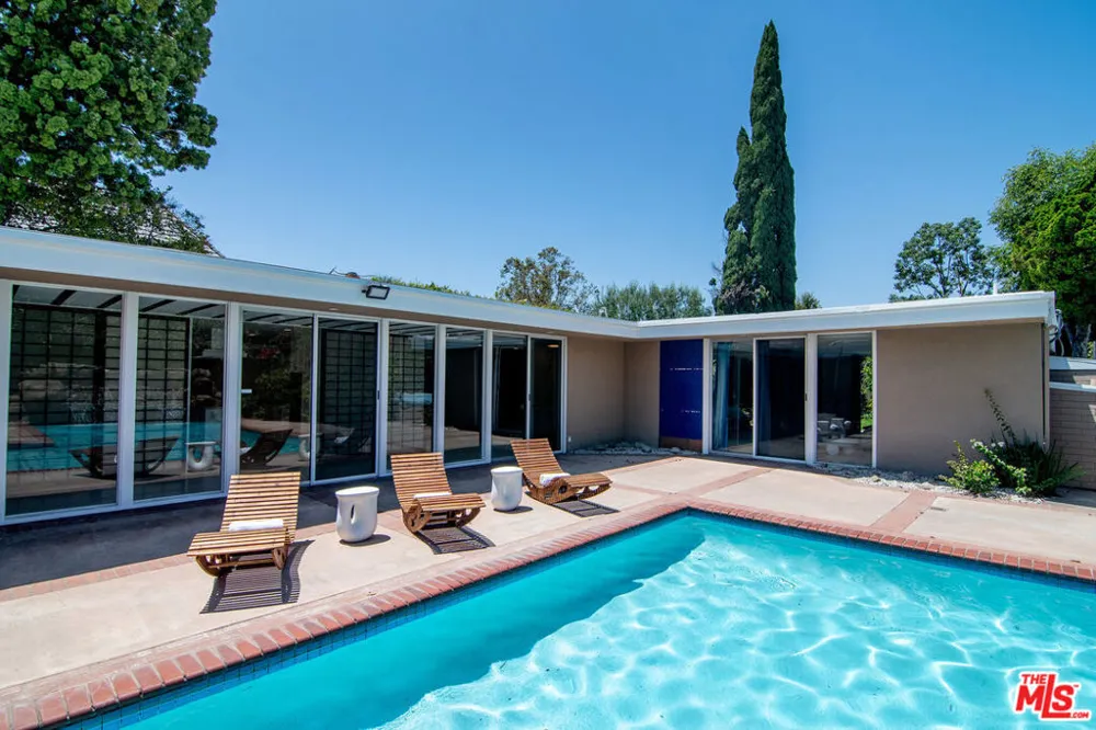 115 S June Street Los Angeles, CA 90004