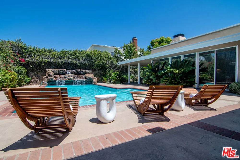 115 S June Street Los Angeles, CA 90004