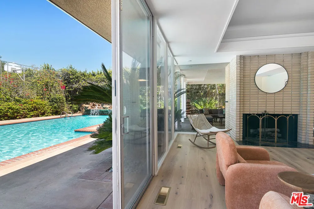 115 S June Street Los Angeles, CA 90004