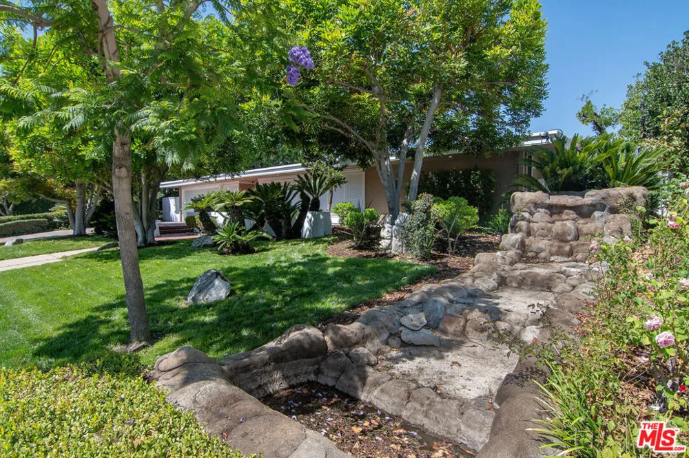 115 S June Street Los Angeles, CA 90004