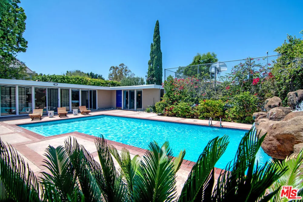 115 S June Street Los Angeles, CA 90004