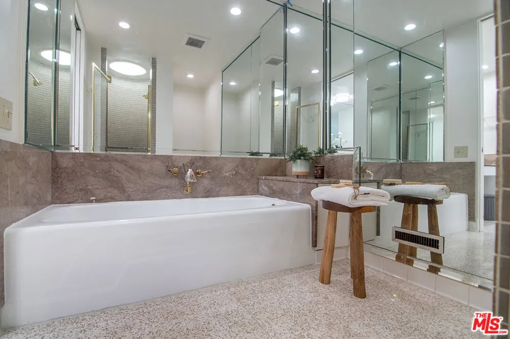 115 S June Street Los Angeles, CA 90004