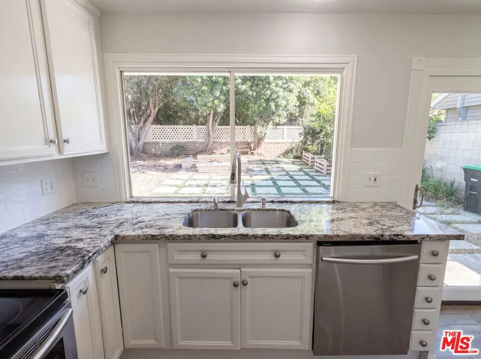 23732 San Dona Laguna Hills, CA 92653