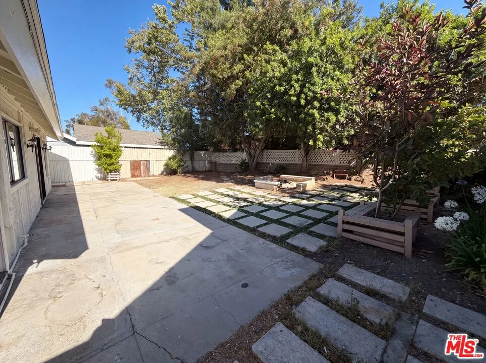 23732 San Dona Laguna Hills, CA 92653