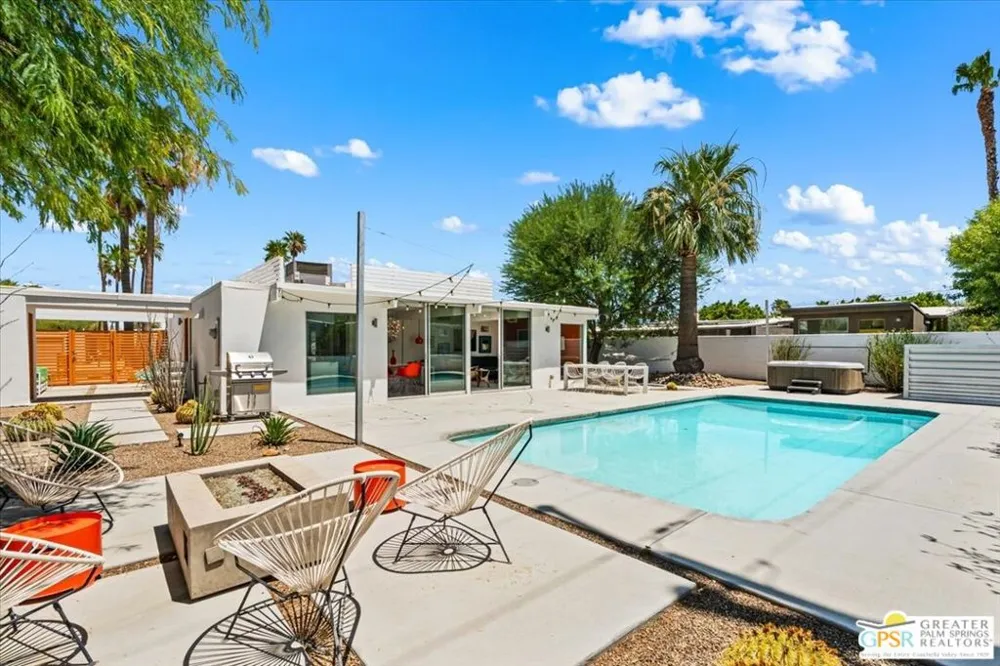 2889 Davis Way Palm Springs, CA 92262