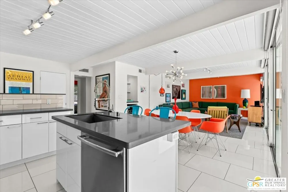 2889 Davis Way Palm Springs, CA 92262