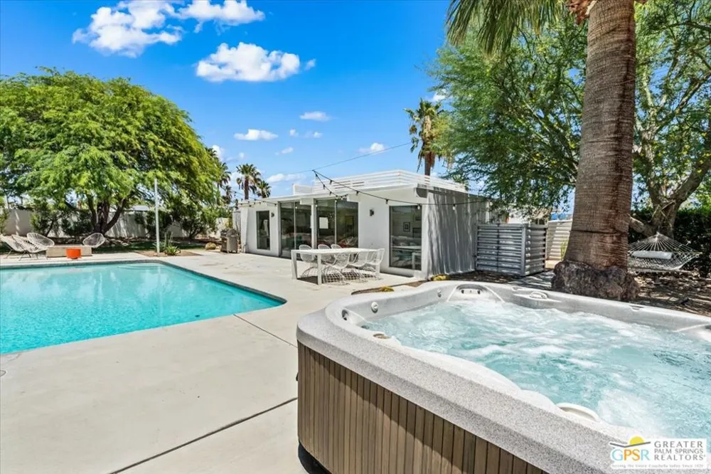 2889 Davis Way Palm Springs, CA 92262
