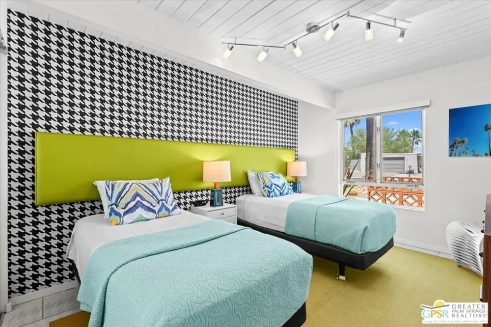 2889 Davis Way Palm Springs, CA 92262