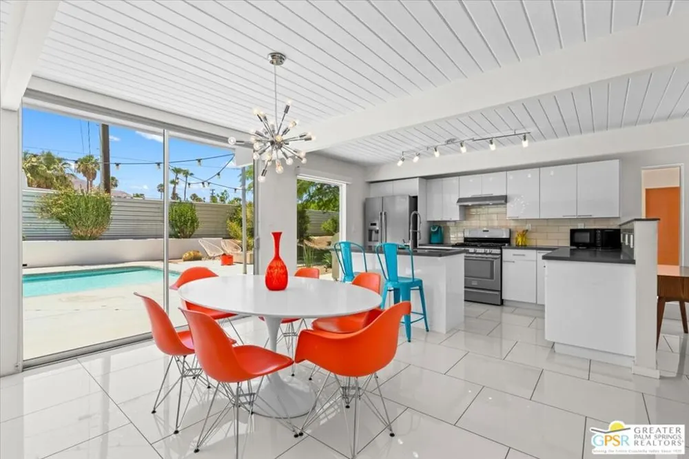 2889 Davis Way Palm Springs, CA 92262