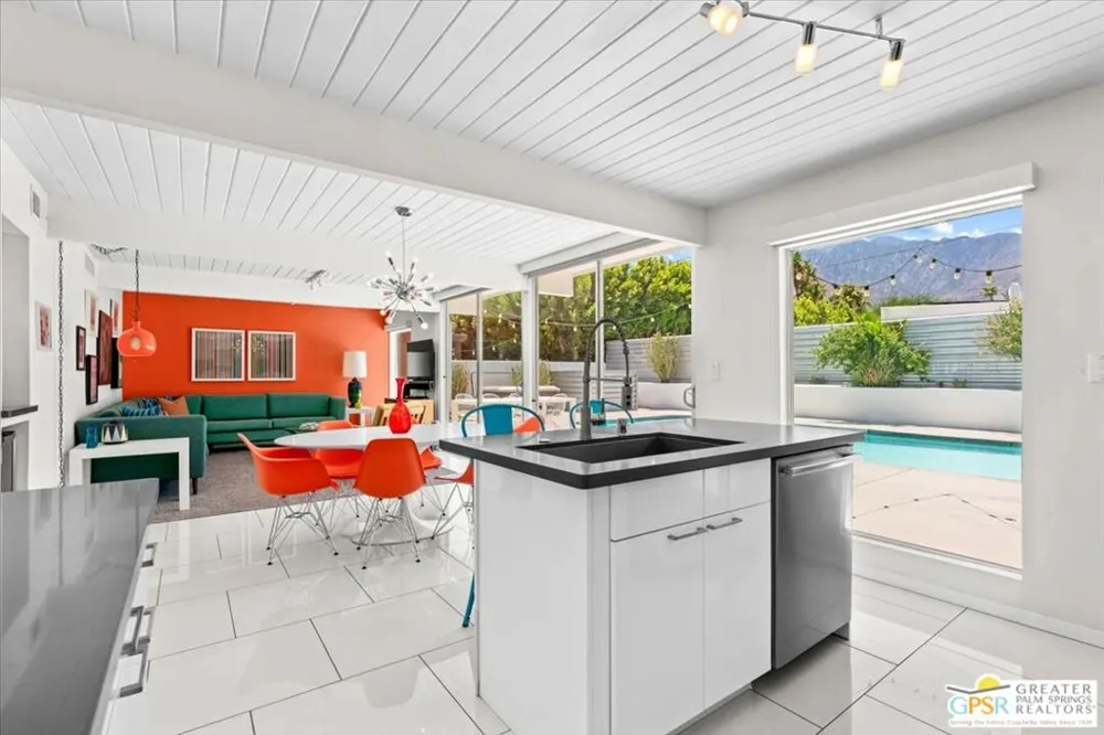 2889 Davis Way Palm Springs, CA 92262