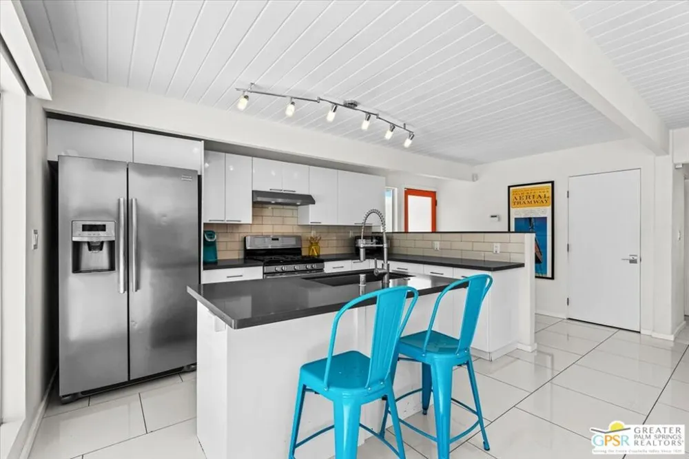 2889 Davis Way Palm Springs, CA 92262