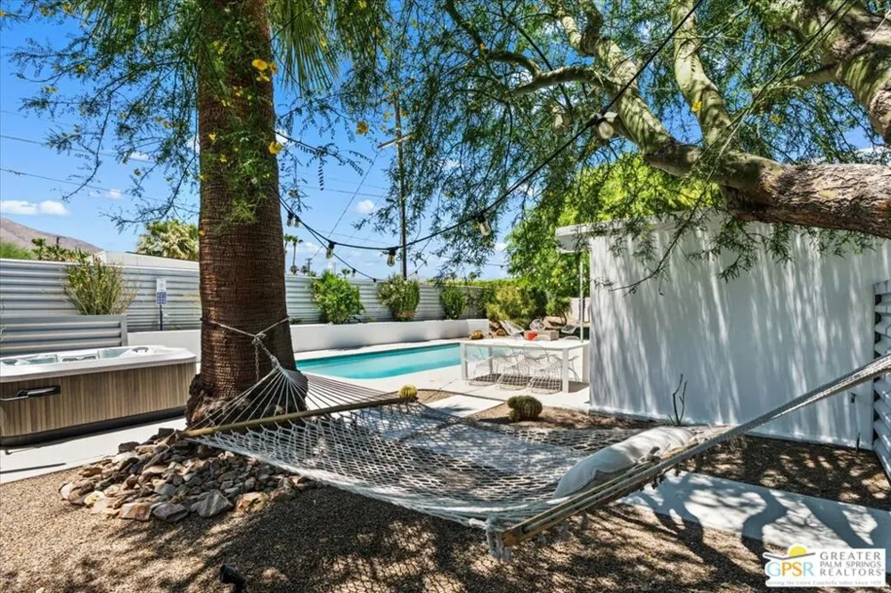 2889 Davis Way Palm Springs, CA 92262