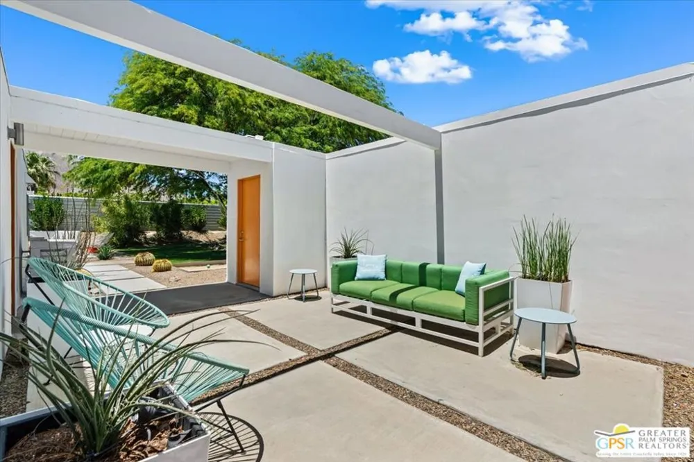 2889 Davis Way Palm Springs, CA 92262
