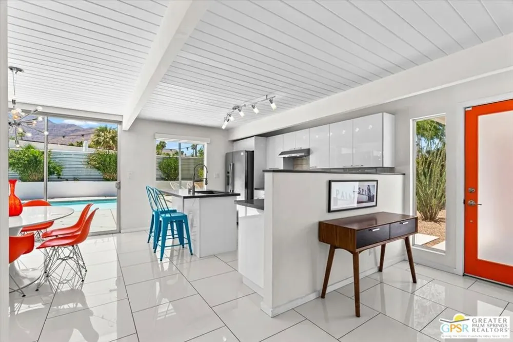 2889 Davis Way Palm Springs, CA 92262