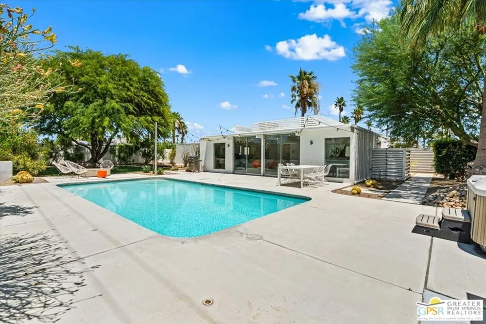 2889 Davis Way Palm Springs, CA 92262