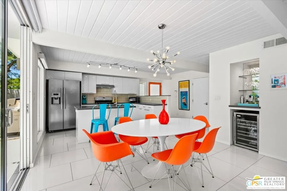 2889 Davis Way Palm Springs, CA 92262